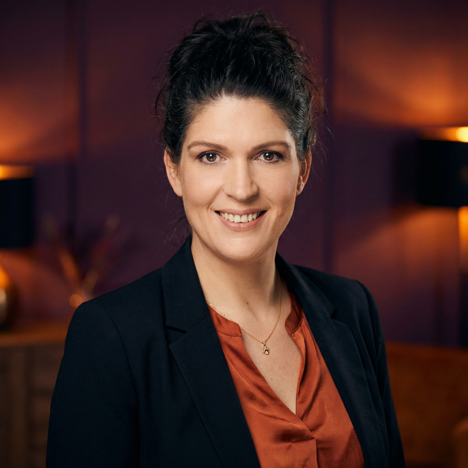 Portrait Monika Uebele, Coach und KI-Praktikerin, Gründerin von Soulfire Rebellion